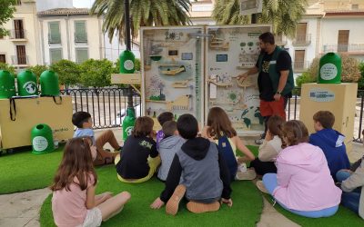 La iniciativa ‘Tú eres la pieza clave’ de Ecovidrio llega a Cazorla para concienciar sobre la importancia del reciclaje de vidrio para cuidar el medioambiente