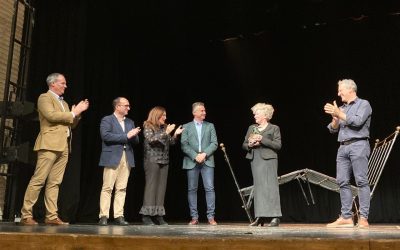 Magüi Mira recibe el XXVI Premio Ciudad de Cazorla en el comienzo del ciclo de sala del FIT Cazorla