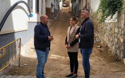 Cazorla impulsa la renovación del casco histórico con el adoquinado de dos de sus calles principales